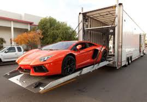 alt= "Enclosed trailer with hydraulic lift"