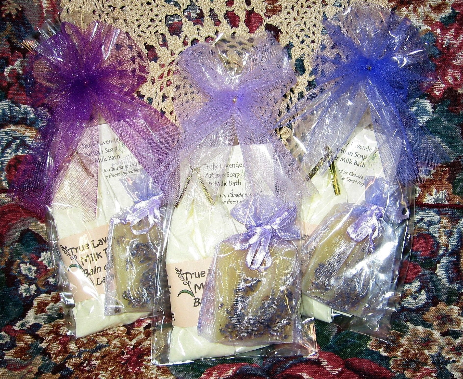 We welcome your inquiries for custom orders for soap favours or gift collections for your Wedding Day or bridesmaid gifts. Reasonable pricing, generous discount