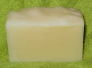 A popular choice with citrus fans, a crisp and inviting whole fruit lime essential oil appealing to both women and men alike.  Long lasting, bubbly Vegan bar.