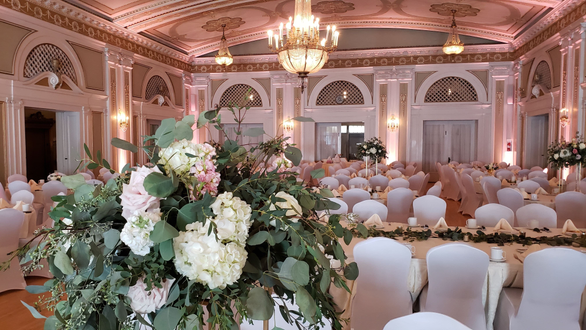 Greysolon Ballroom wedding. Up lighting in peach. Floral by NSE.