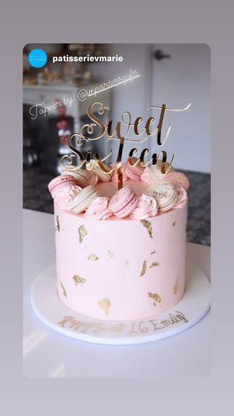 Topper: Gold Mirror Acrylic
Cake: Patisserie V. Marie