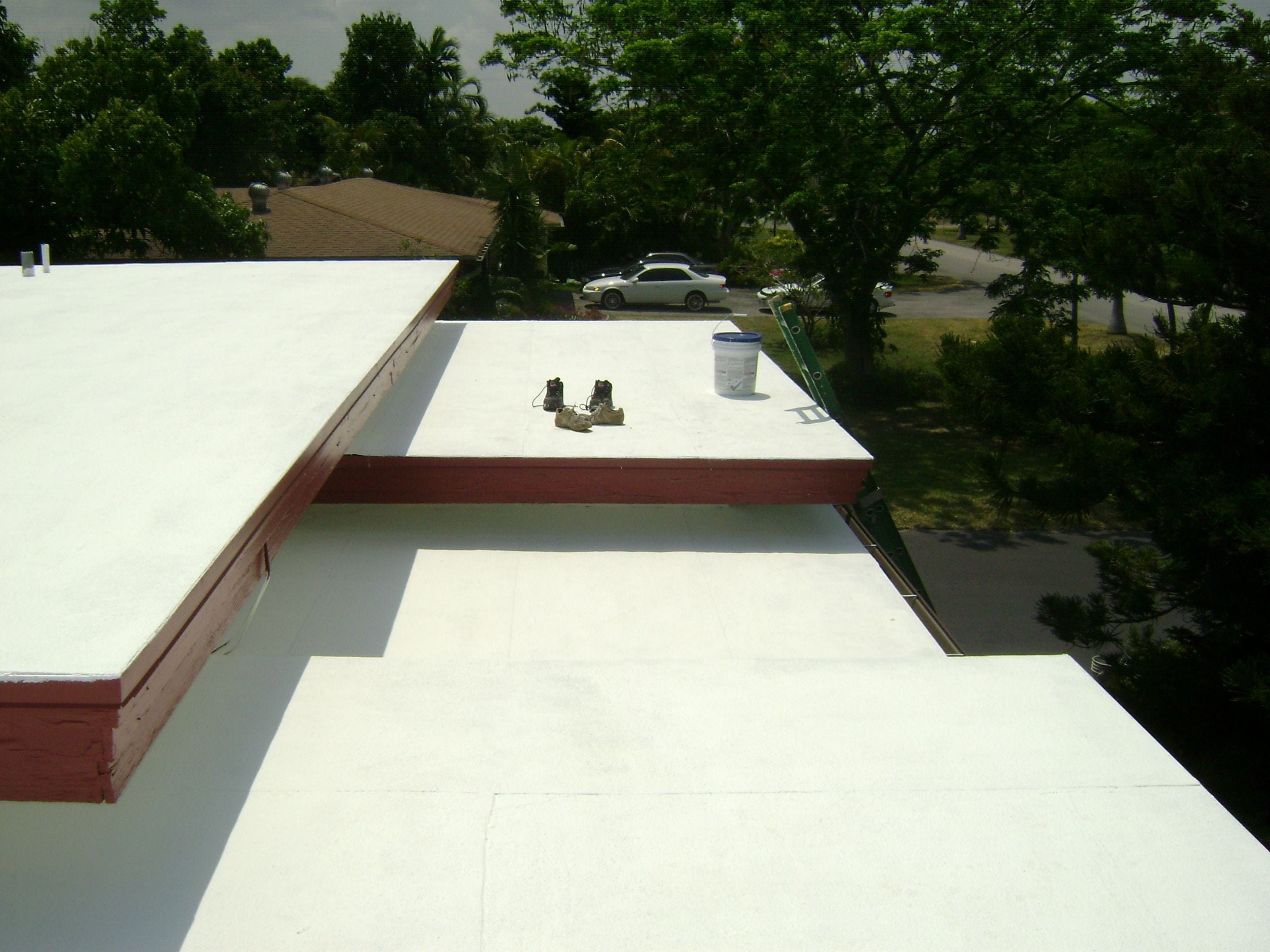insulate and waterproof your roof with elastomeric coatings