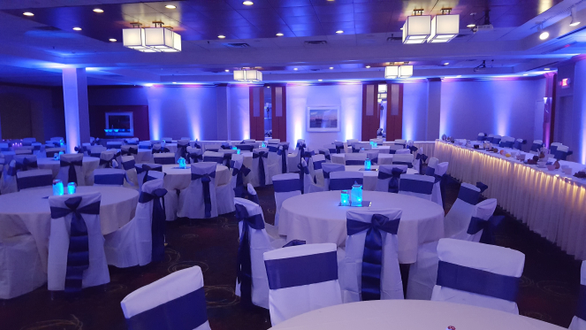 Holiday Inn, Duluth
Great Lakes Ballroom with purple wedding lighting.