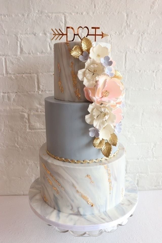 Topper: Gold Mirror Acrylic
Cake: Patisserie V. Marie