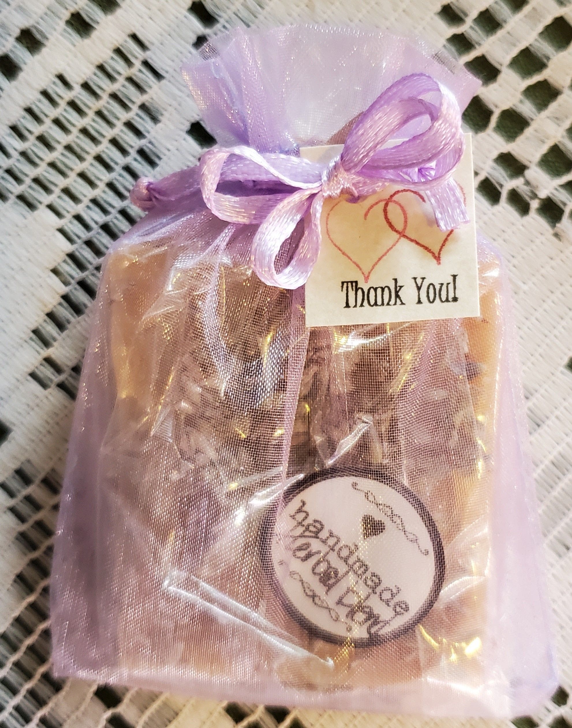 Our quality soap favours make perfect little elegant gifts that you will be proud to give! Made in Canada with no chemicals directing a percentage to charity.