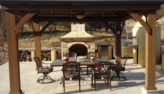 Dine table in Roma Villa