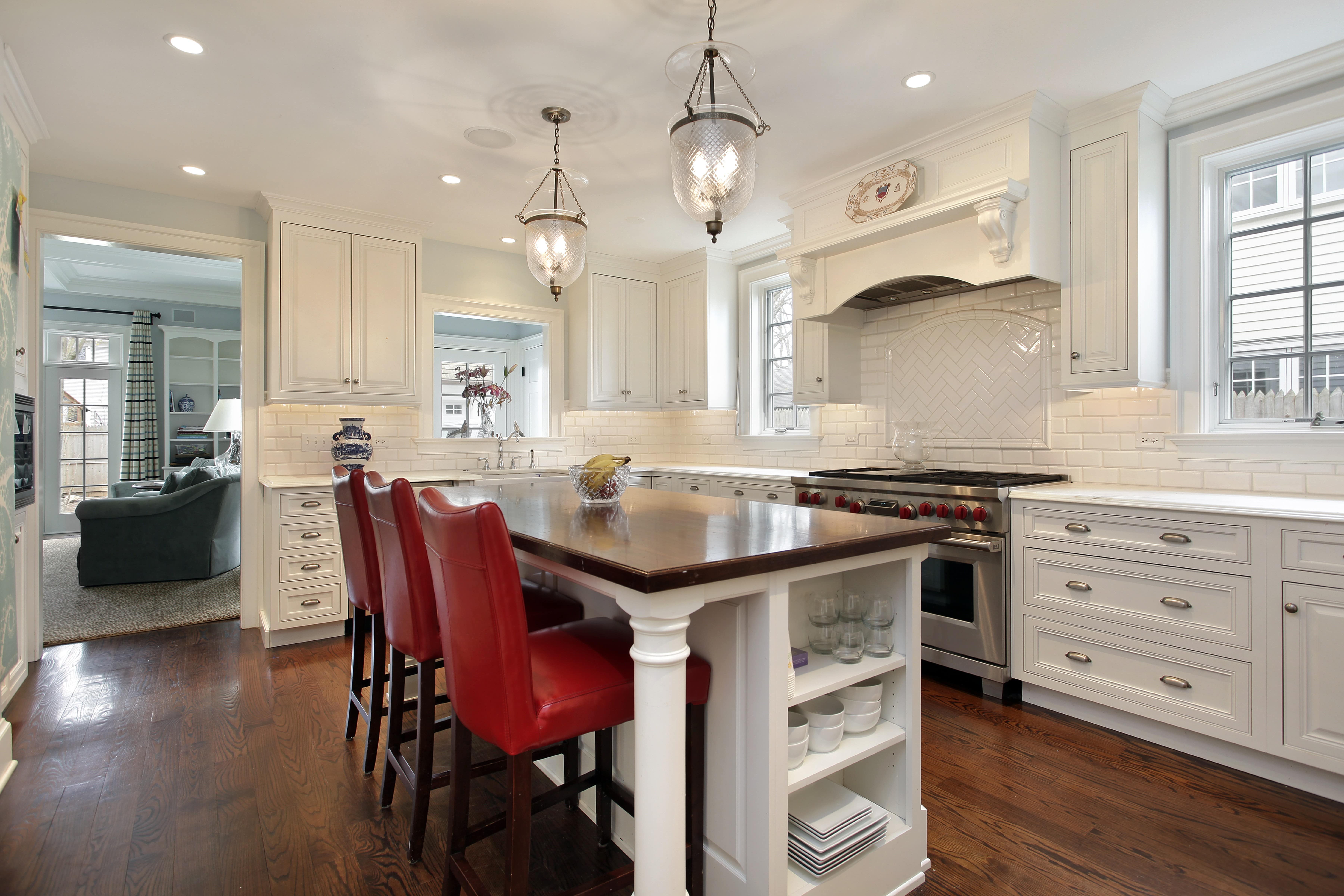 CUSTOM KITCHEN CABINETS
MANY DESIGNS AND STYLES
CUSTOM FINISHING COLORS
KITCHEN REMODELING