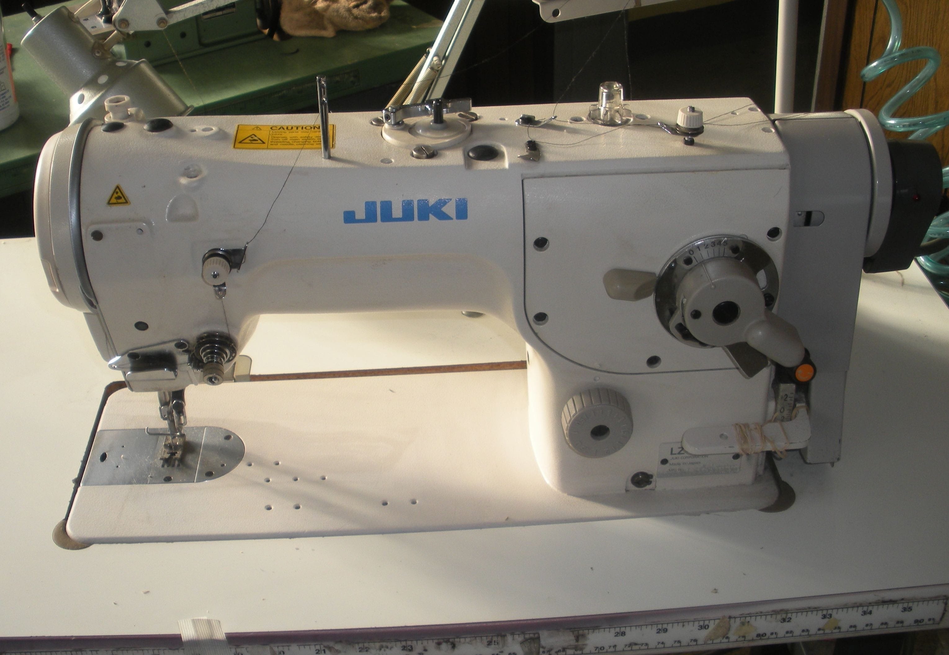 JUKI 
MODEL: LZ-2280N
STANDARD ZIG-ZAG STITCH
LOCKSTITCH
SINGLE NEEDLE 
FLAT BED