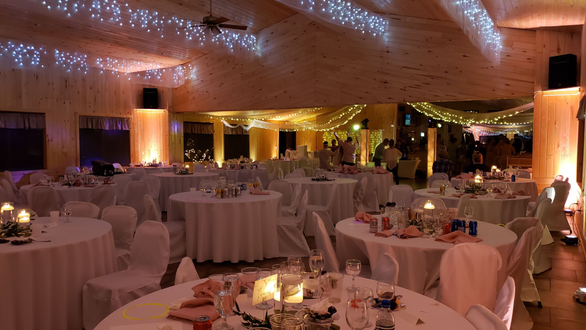 Wedding lighting at the Northern Pines Golf Center in a dim warm white and a soft peach by Duluth Event Lighting.