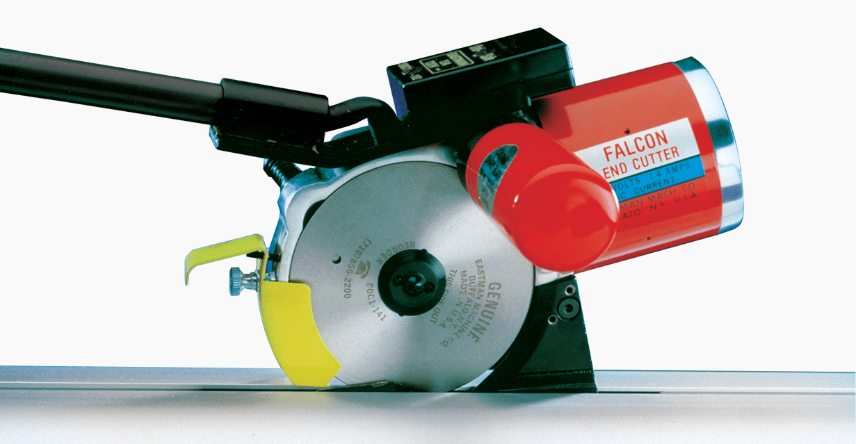 EASTMAN Falcon® IV
MODEL FAL-4 – specially designed track of Eastman’s Falcon IV machine allows the knife to easily glide for perfectly straight line end cuts.