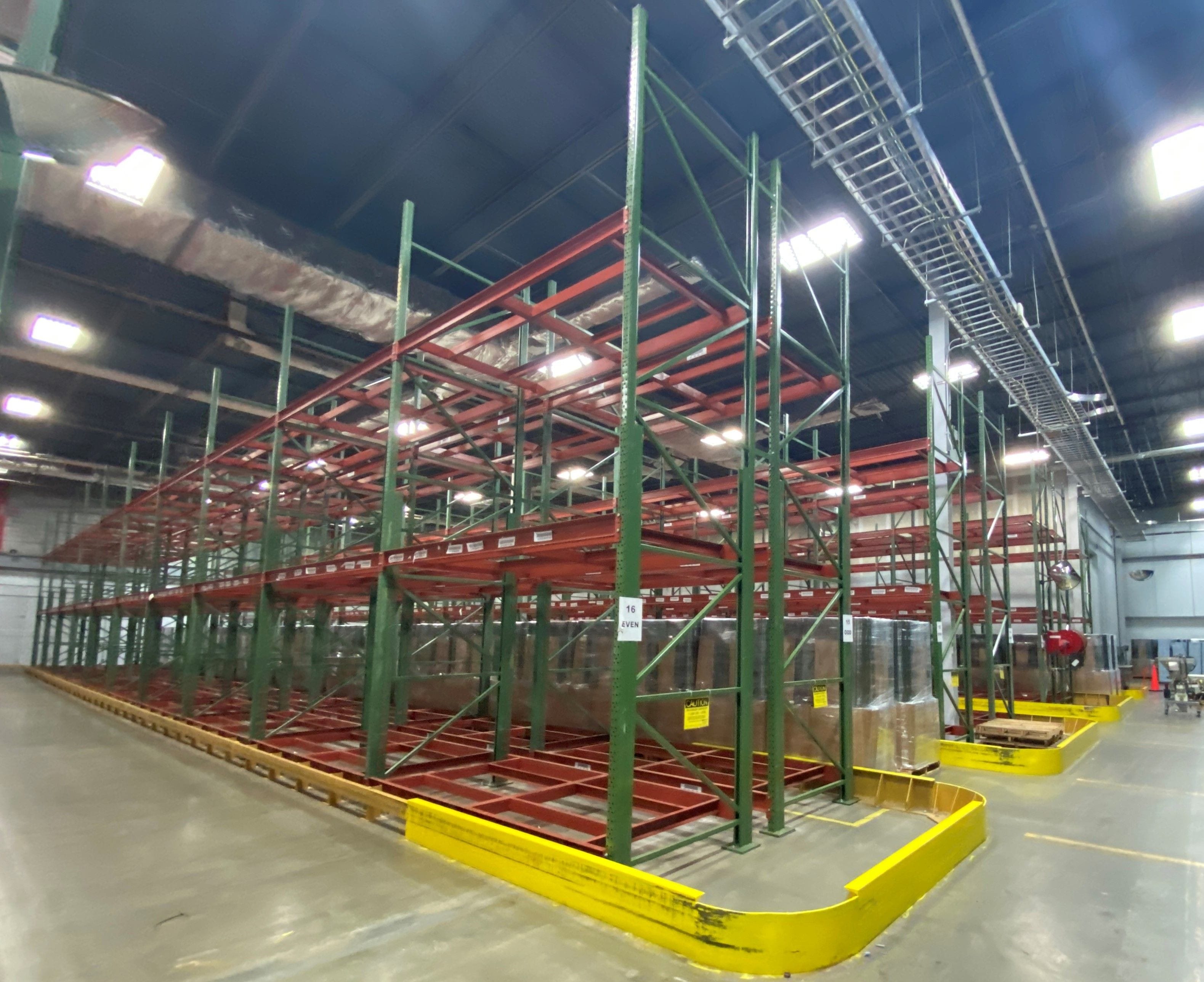 HEAVY DUTY WAREHOUSE PALLET RACKING

INCLUDES: 
UPRIGHTS
SHELVES
BEDS
 SHELF SUPPORTS

****MULTIPLE CONFIGURATIONS AVAILABLE.