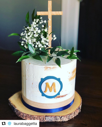 Topper: Gold Mirror Acrylic
Cake: Patisserie V. Marie