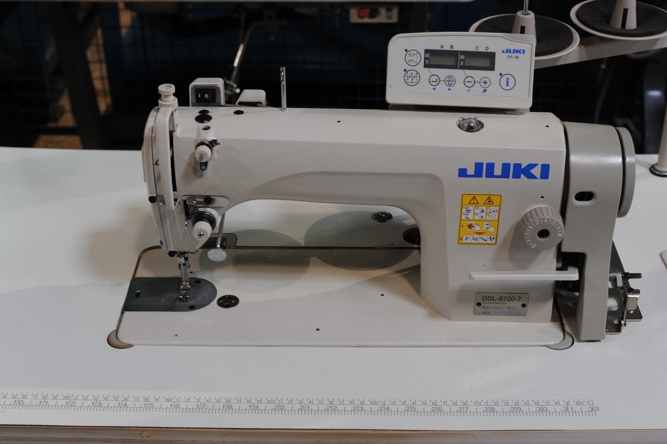 JUKI 
MODEL: DDL-8700-7
LOCKSTITCH
SINGLE NEEDLE
FLAT BED 
DROP FEED