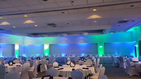 Wedding at the Duluth Radisson. Up lighting in blue and green.