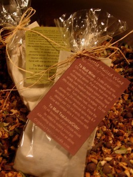 Fragrant and festive all organic mulling spices presented in organic cotton bags.  Nice to tie-on a wine bottle or bottle of cider or juice for a lovely gift.