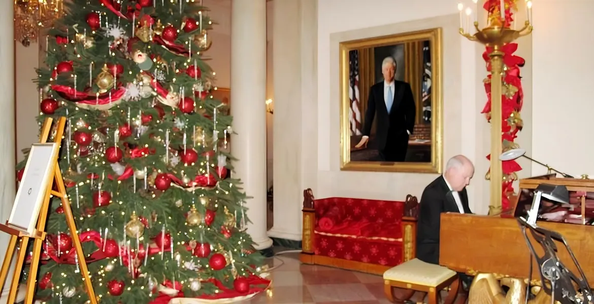 Kimball Carpentier playing on the Whitehouse grand piano
